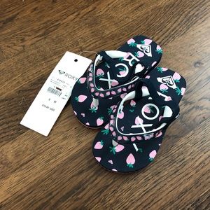 NWT Roxy sandals - 6M